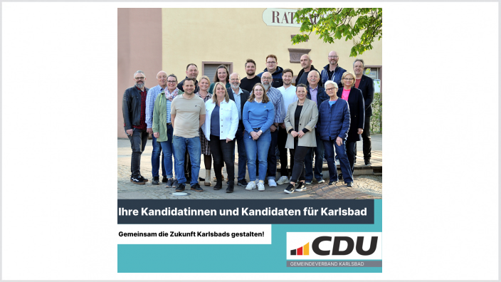 Kandidaten vor Rathaus